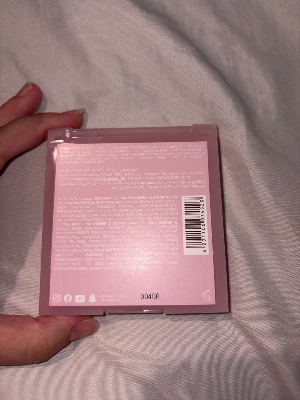 Huda beauty Pastel Pink & Yellow Eyeshadow Palette - Lightweight Matte & Shimmer - Picture 2 of 3